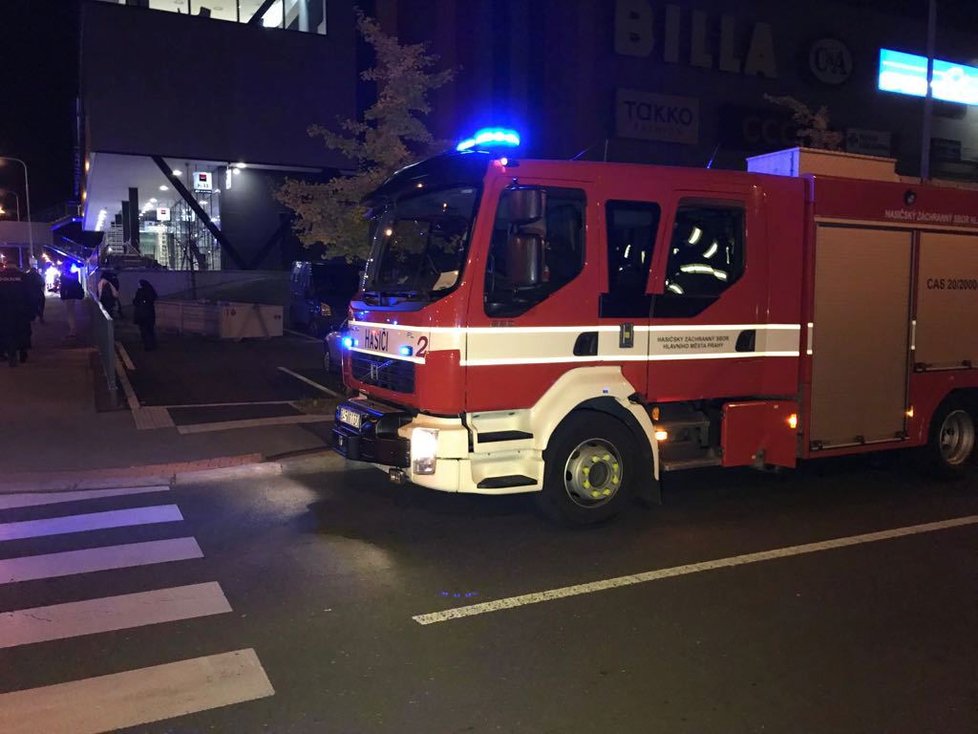 Zásah hasičů u OC Krakov.