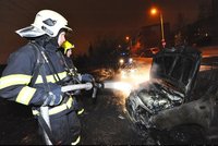V Jablonci hořelo auto: Řidič nadýchal 4,14 promile