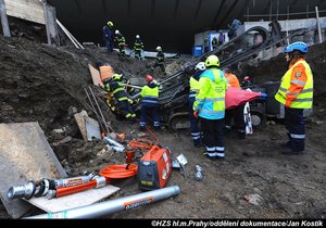 Hasiči vyprostili dělníka na stavbě v ulici Mozartova