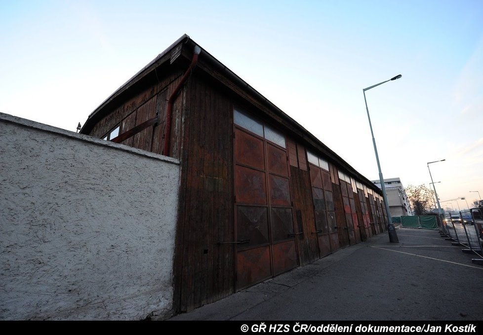 Holešovickou hasičárnu z roku 1942 srovnali se zemí. Nahradí ji moderní komplex.