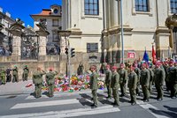 Piety, mše i seskok parašutistů: Praha si připomíná hrdiny atentátu na Heydricha