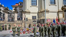 Pietní ceremoniál k uctění památky československých parašutistů, kteří před 80 lety uskutečnili atentát na zastupujícího říšského protektora Reinharda Heydricha, 18. června 2022, Národní památník hrdinů heydrichiády, Praha.