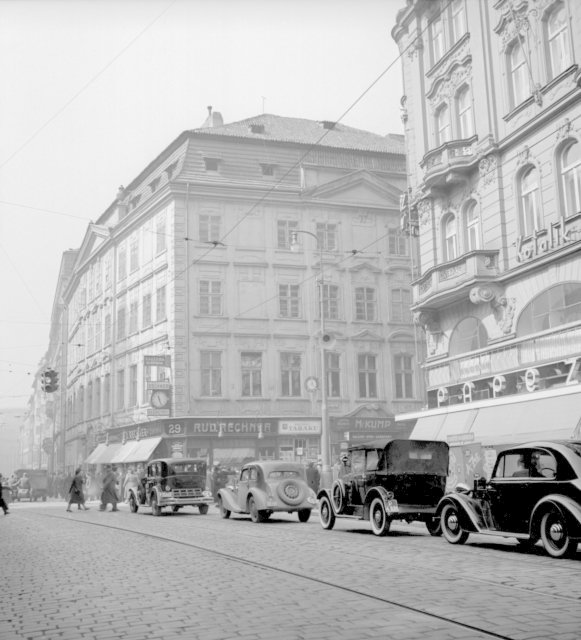 V Praze se začalo jezdit vpravo se zpožděním oproti zbytku země. Nacisté změnu jen uspíšili.