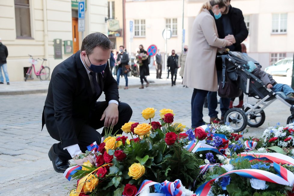 Marian Jurečka, předseda KDU-ČSL, u Hlávkovy koleje (17.11.2020)