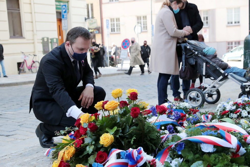 Marian Jurečka, předseda KDU-ČSL, u Hlávkovy koleje (17.11.2020)