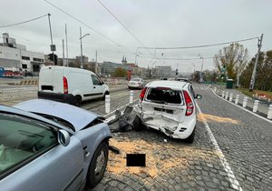 Nehoda na Hlávkově mostě, Praha 14. listopadu 2021.