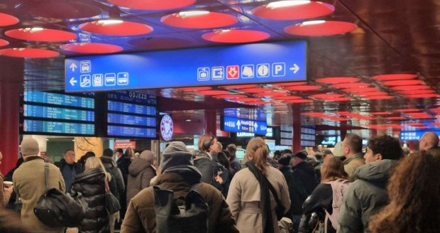 Omezení na hlavním nádraží v Praze, 30. prosince 2025.