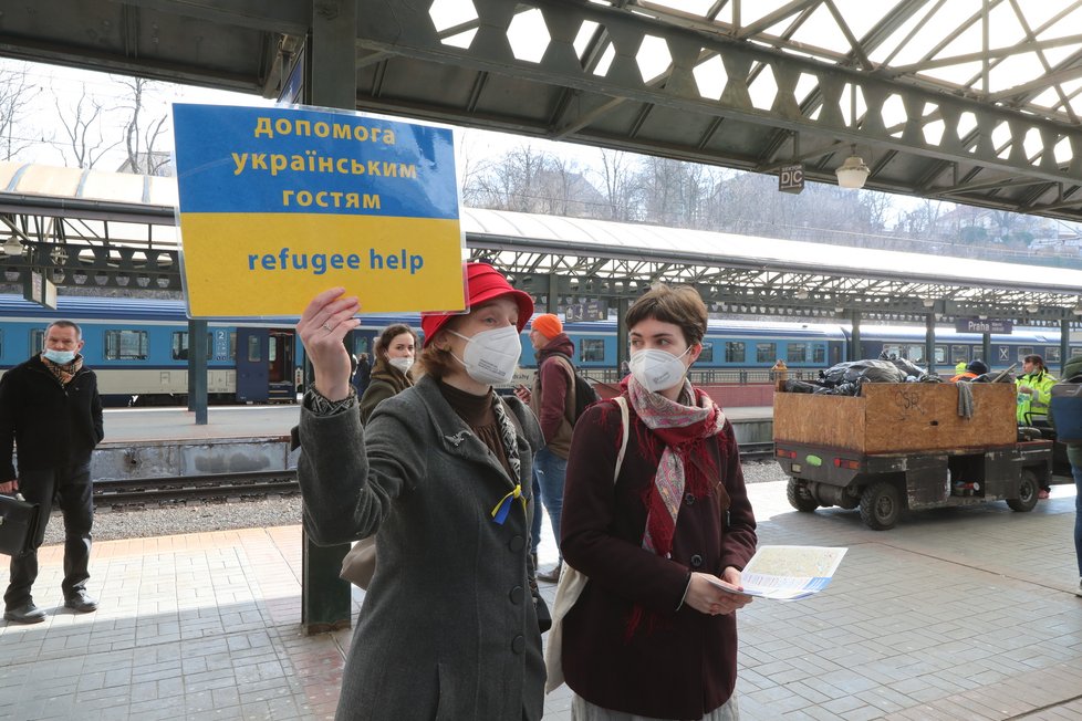 Na pražské hlavní nádraží dorazil vlak, který přivezl několik desítek obyvatel Ukrajiny, kteří utíkají před následky války. (3. březen 2022)