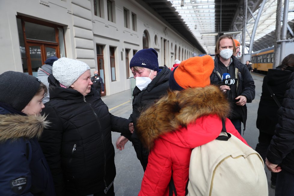 Na pražské hlavní nádraží dorazil vlak, který přivezl několik desítek obyvatel Ukrajiny, kteří utíkají před následky války. (3. březen 2022)