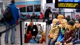 Noc na hlavním nádraží v Praze: Stovky lidí nocovaly na zemi, včetně dětí