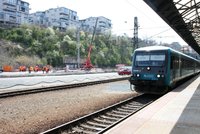 Monstrózní zastavěné zastřešení vlakových kolejí u Hlaváku? Ve hře je i nová Národní knihovna