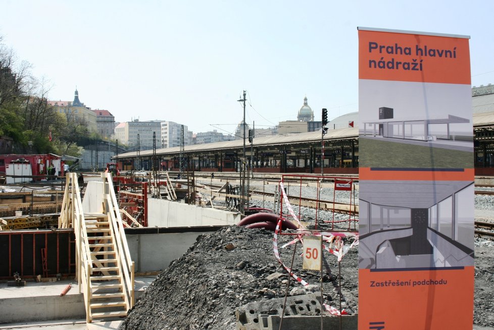 Stavba podchodu z hlavního nádraží do ulice Seifertova, který ho má propojit s Žižkovem.