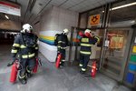 Pražští hasiči vyjížděli do zastávky metra Hloubětín, kde došlo k technické závadě vozu metra.