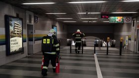Zásah pražských hasičů v metru. (ilustrační foto)