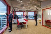 Stěhování po 100 letech! Ředitelství pražských hasičů se přesouvá do Holešovic. Podívejte se