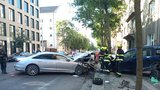 V Holešovicích naboural pět aut a utekl. Po pachateli pátrají policisté