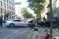 V Holešovicích naboural pět aut a utekl. Po pachateli pátrají policisté