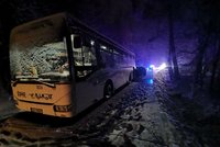 Opilá řidička u Prahy ujížděla policistům: Střelba a nabouraný autobus!