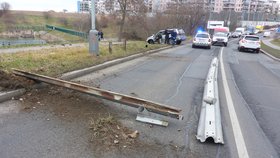 Dopravní nehoda v Hostivaři (23. března 2021).