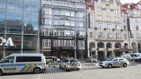 Na záchodě v hotelu v centru Prahy našli mrtvého muže. (7. února 2022)