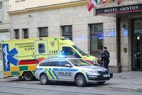 Rvačka v hotelu na Žižkově! Zraněný muž (27) skončil v nemocnici