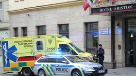 Rvačka v hotelu na Žižkově! Zraněný muž (27) skončil v nemocnici