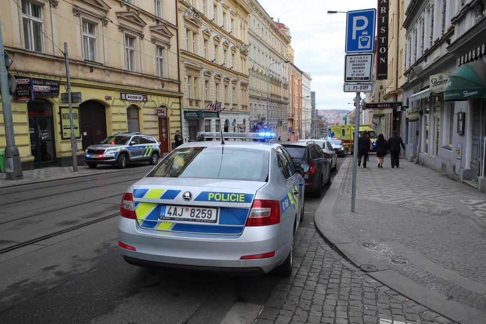 Roztržka v hotelu na pražském Žižkově. (24. března 2023)