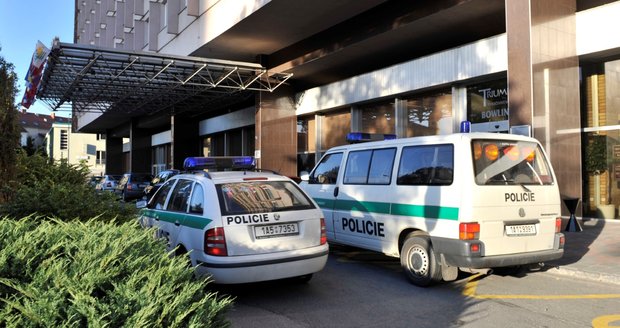 Krádež trezoru v hotelu Olympik.