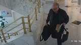 Pátrání po hotelovém fantomovi! Vloupává se do pokojů v Česku a krade platební karty i peníze