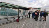 Velké manévry kvůli opuštěnému kufru! Na Hradčanské nestavěly tramvaje ani metro