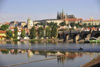 KSČM opět brojí proti církevním restitucím: Navrhuje ochranu Pražského hradu