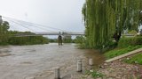 Povodňová pohotovost v Praze: Vltava klesá. Město znovu otevřelo náplavky i vrata na Čertovce, přívozy jezdí 