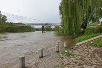 Povodňová pohotovost v Praze: Vltava klesá. Město znovu otevřelo náplavky i vrata na Čertovce, přívozy jezdí