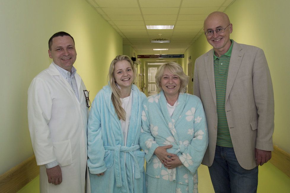 Unikátní operaci, provedli lékaři pražského IKEMU, při které provedli transplantaci dělohy