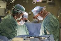 Nejmladší pacient v Česku: Čtyřměsíčnímu kojenci transplantovali v IKEM játra
