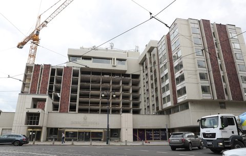 Přestavba bývalého hotelu InterContinental: Hygienici řešili přítomnost rakovinotvorného azbestu