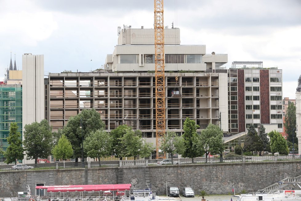 Rekonstrukce hotelu InterContinental. (28. května 2021)