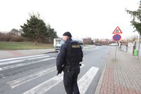 Útočník napadl ženu sekerou do hlavy?! V pražské Jahodnici po něm pátrají policisté i vrtulník