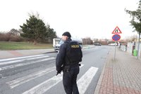 Útočník napadl ženu sekerou do hlavy?! V pražské Jahodnici po něm pátrají policisté i vrtulník