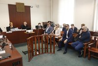 Dvoumiliardový podvod J.O. Investment u soudu: Další průtahy! Soudce jde do důchodu, kauzu odročil