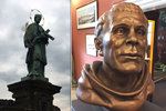 V Muzeu Karlova mostu vystavili bustu Jana Nepomuckého, která byla vytvořená na základě rozměrů jeho lebky.