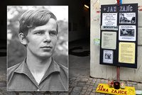 Dům číslo 39 připomíná tragickou historii: Jan Zajíc se na „Václaváku“ upálil před 51 lety