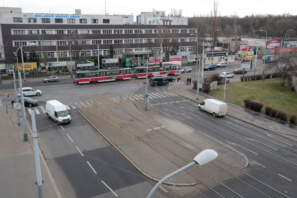 Křižovatka ulic Olšanská a Jana Želivského na pražském Žižkově.