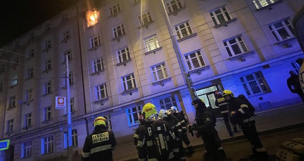 Požár v ulici Jana Želivského v Praze. (2. března 2023)