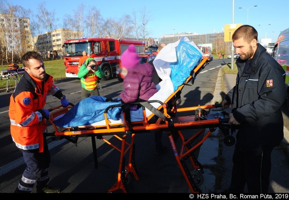 Při nehodě na křižovatce ulic Jarníkova a Roztylská se srazily dva autobusy.