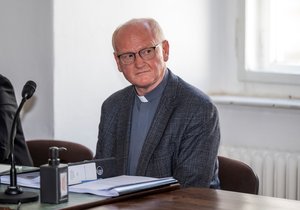 Obvodní soud pro Prahu 1 začal projednávat žalobu, kterou podal kněz a historik Tomáš Petráček na Univerzitu Karlovu kvůli svému propuštění z Katolické teologické fakulty, 23. září 2024, Praha. Na snímku je současný děkan Katolické teologické fakulty Univerzity Karlovy Jaroslav Brož.