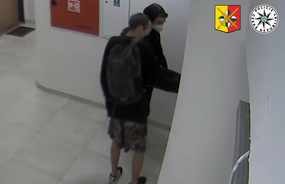 Zloději z bytu na pražském Jarově ukradli elektroniku i fagot.