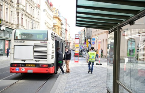 Nové zastávky MHD budou stát 835 milionů. Vymění se do roku 2023