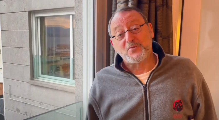 Jean Reno poslal vzkaz českým zdravotníkům.