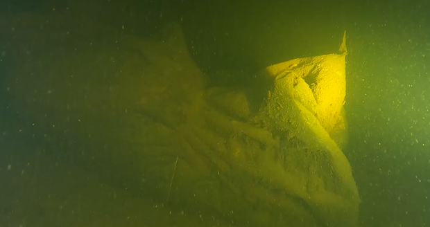 Na dně slapské přehrady našli potápěči rozřezanou mrtvolu.
